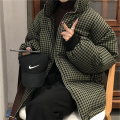 Warme, übergroße Oberbekleidung mit schwarz-weißem Karomuster und Reißverschluss