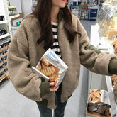 Warme, beidseitig gelockte grüne Outwear-Jacke aus Kunstpelz