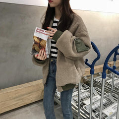 Warme, beidseitig gelockte grüne Outwear-Jacke aus Kunstpelz