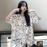 Weiße, lockere Freizeitbluse mit Risslinien-Print