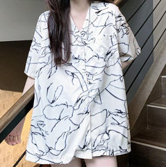 Weiße, lockere Freizeitbluse mit Risslinien-Print