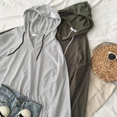 Weißer, dunkelgrüner, gestreifter dünner Langarm-Hoodie