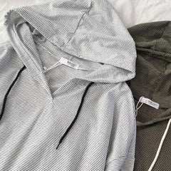 Weißer, dunkelgrüner, gestreifter dünner Langarm-Hoodie