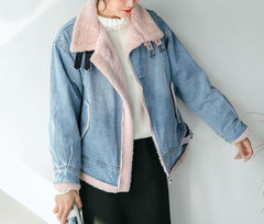 Weiße Jeansjacke mit hohem Kragen und Kunstpelz
