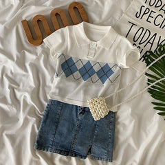 Weißes kurzes Polohemd mit Retro-Ästhetik-Design