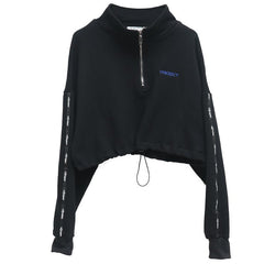 Sudadera corta con cuello con cremallera y estética rave