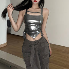 Top corto con dobladillo puntiagudo y fruncido metálico