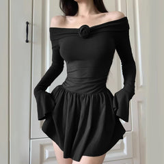 Minivestido de manga larga con hombros descubiertos