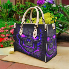 Lila Handtasche aus Lavaleder mit Totenkopf