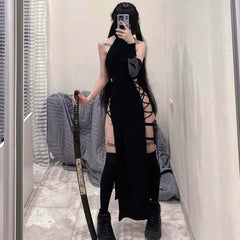 Vestido gótico sexy con cuello halter y abertura alta