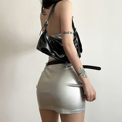 Conjunto de minifalda y top de tubo de cuero plateado