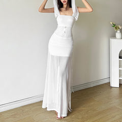 Vestido versátil con capucha y superposición de malla