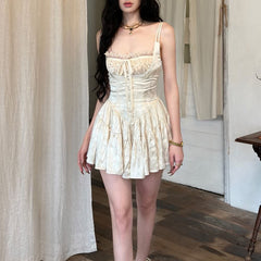 Ärmelloses Minikleid mit Rüschen und Spitze im Vintage-Stil