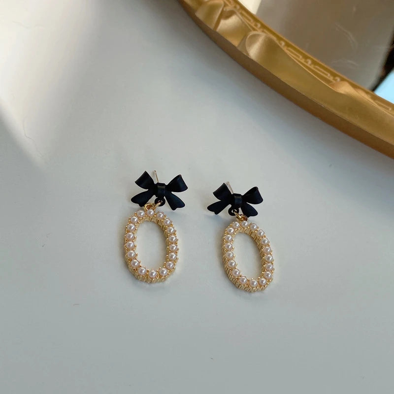 Bow Pearl Oval Earrings