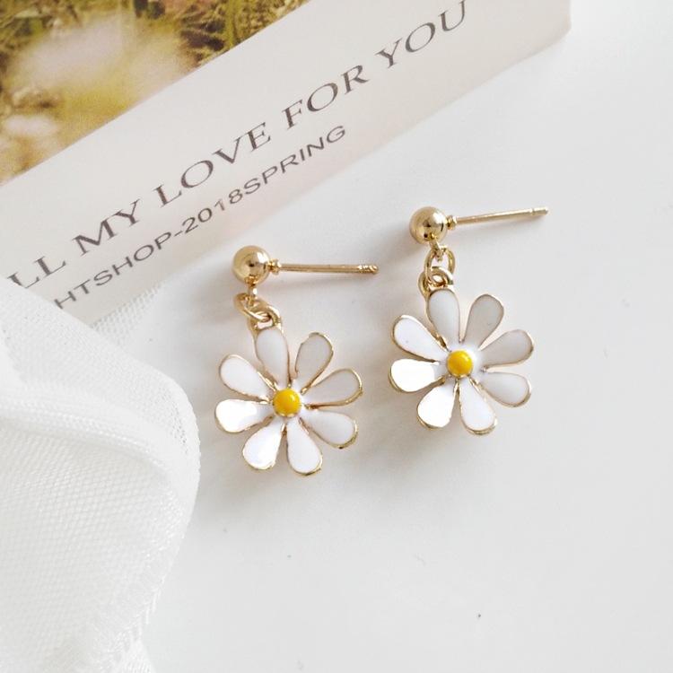 Small Daisy Flower Earrings