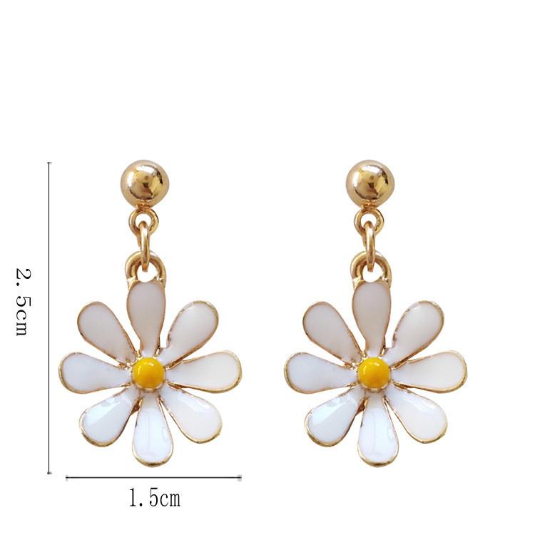 Small Daisy Flower Earrings