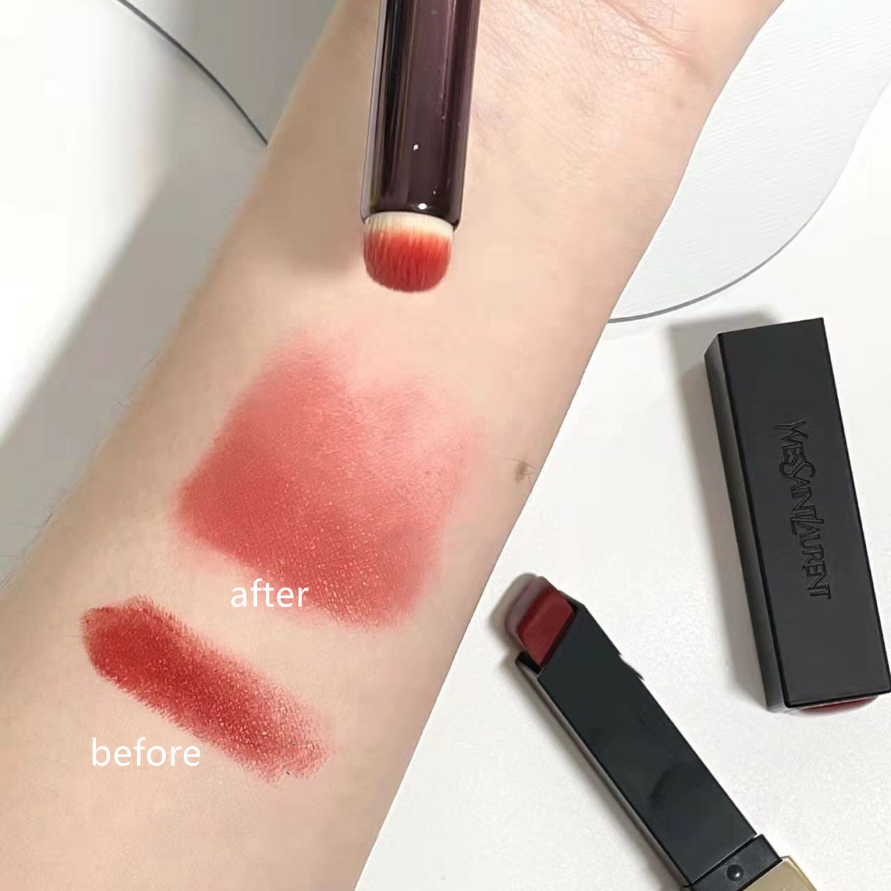 Portable Multi-Purpose Lip Brush