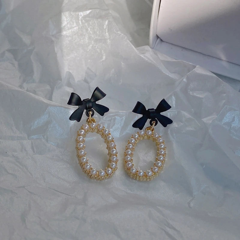 Bow Pearl Oval Earrings