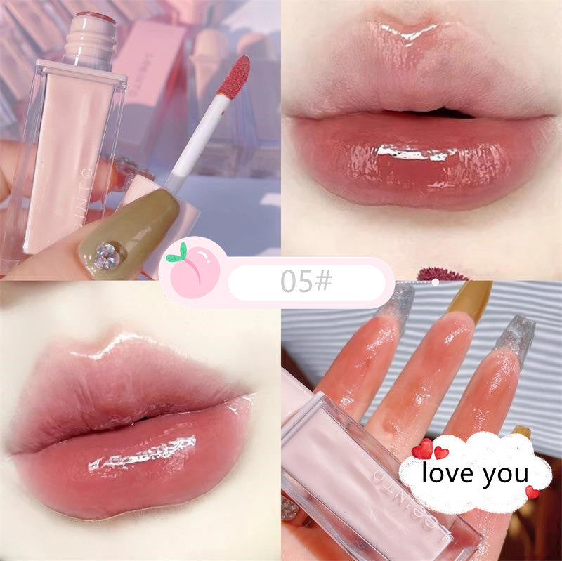 Lee Into Lip Gloss