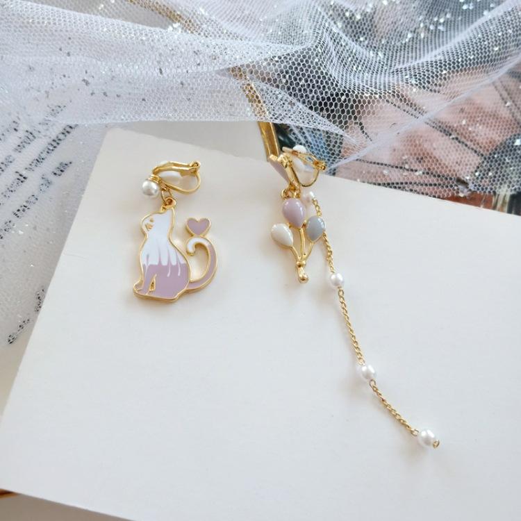 Balloon Cat Pearl Earrings