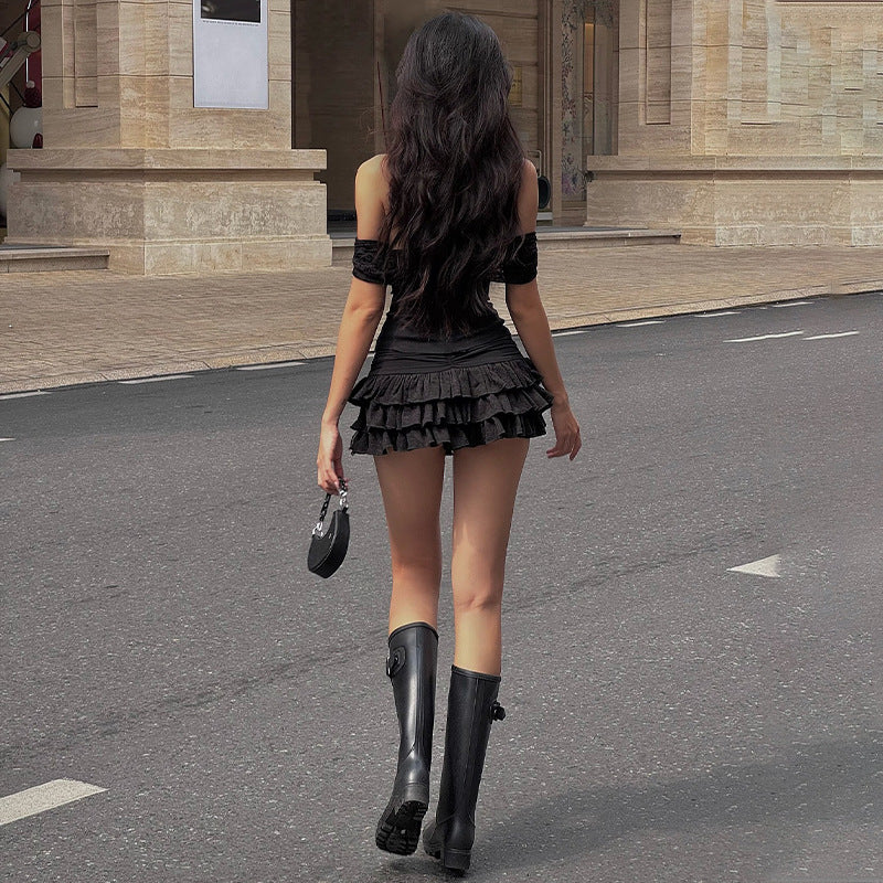 A one-Shoulder Strapless Skirt Set With Ruffles
