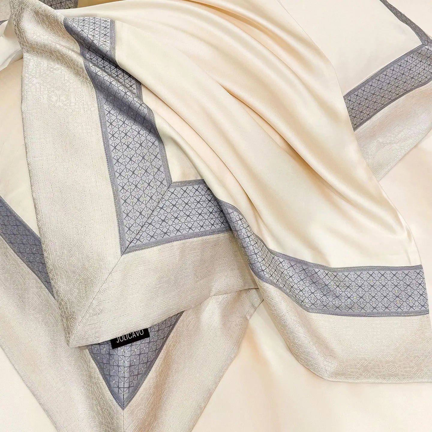 100% Egyptian Cotton Luxury Jacquard Embroidery Wide Border Bedding Set