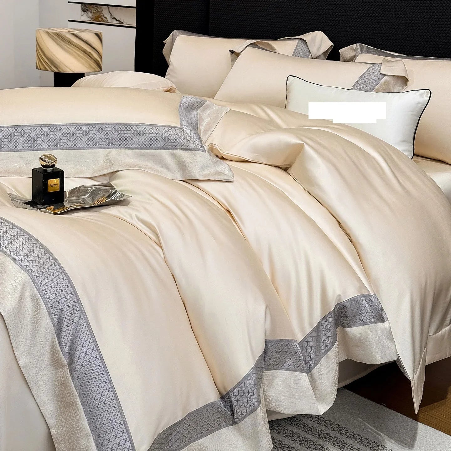 100% Egyptian Cotton Luxury Jacquard Embroidery Wide Border Bedding Set