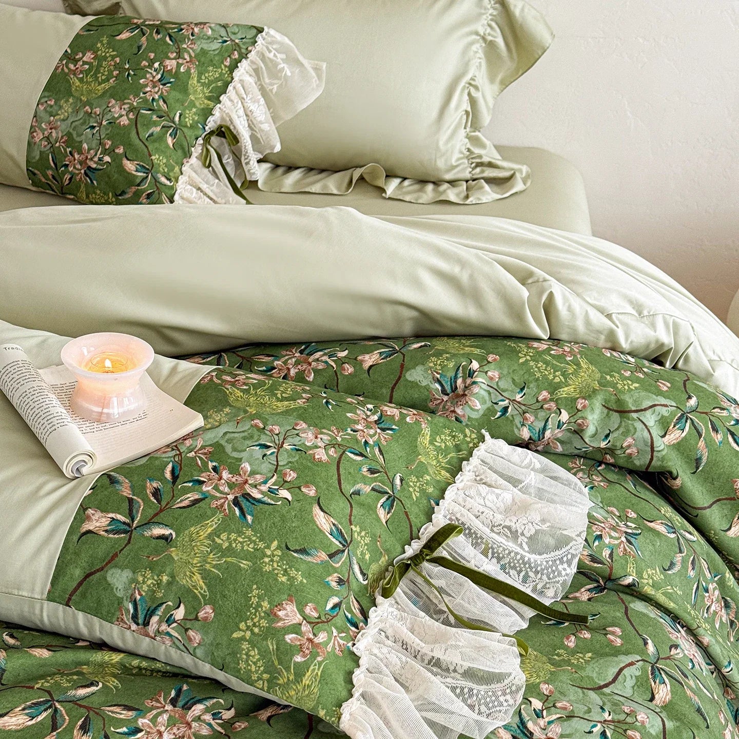 Vintage French-style Flowers Print Lace Bedding Set