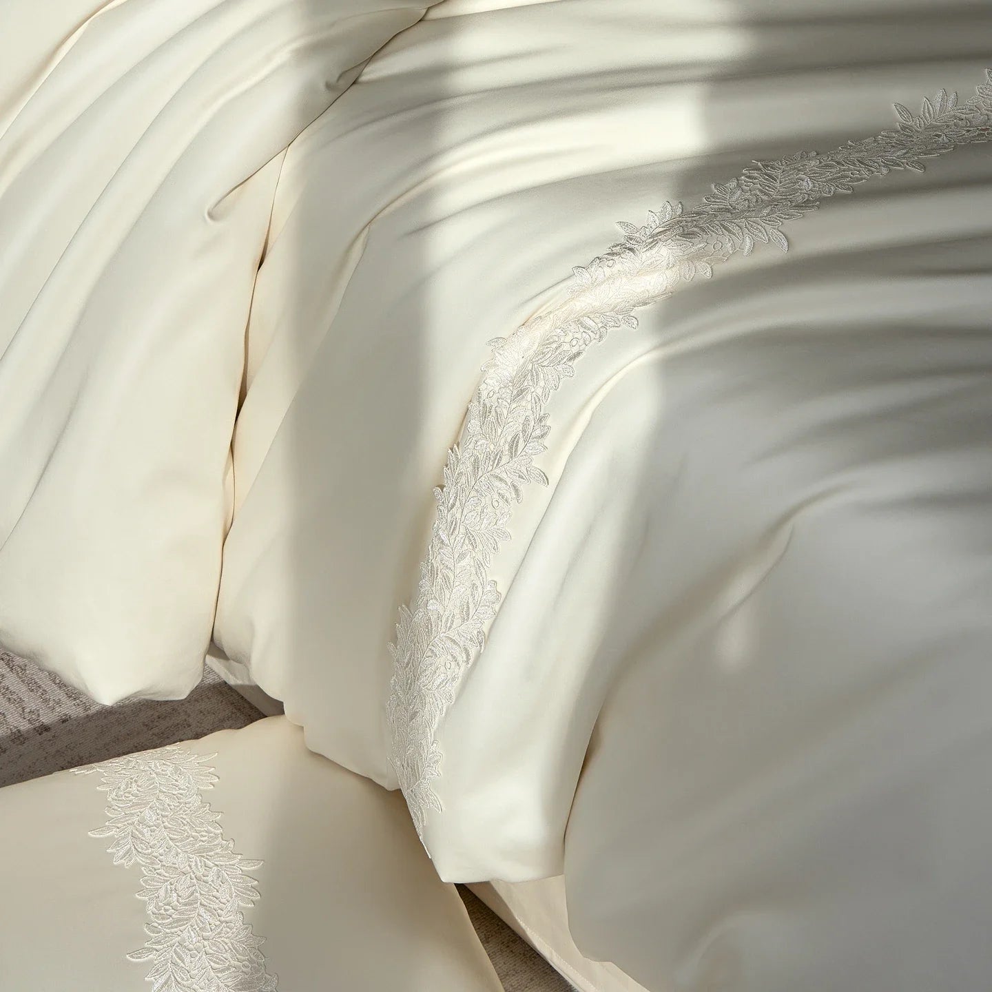 Elegant French Lace Solid Color Luxury Bedding Set