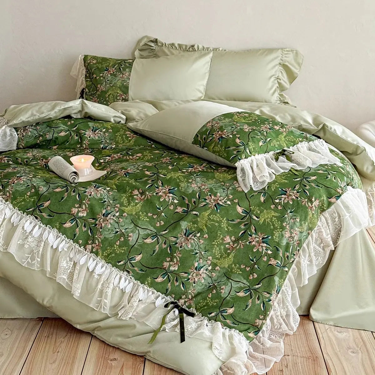 Vintage French-style Flowers Print Lace Bedding Set