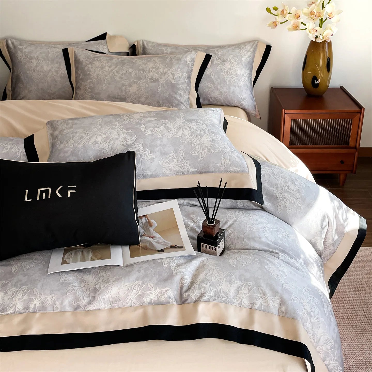 Digital Printing Black Wide Edge Luxury Bedding Set