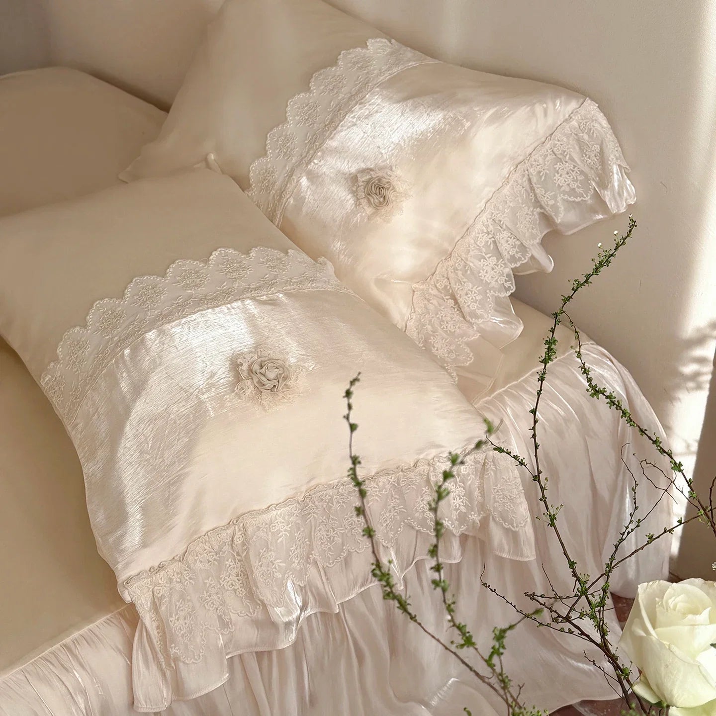 Luxury Lace Ruffles Lyocell Bedding Set, Soft Cooling Flower Duvet Cover Set Bed Sheet/Bed Skirt/Fitted Sheet Pillowcases 4Pcs