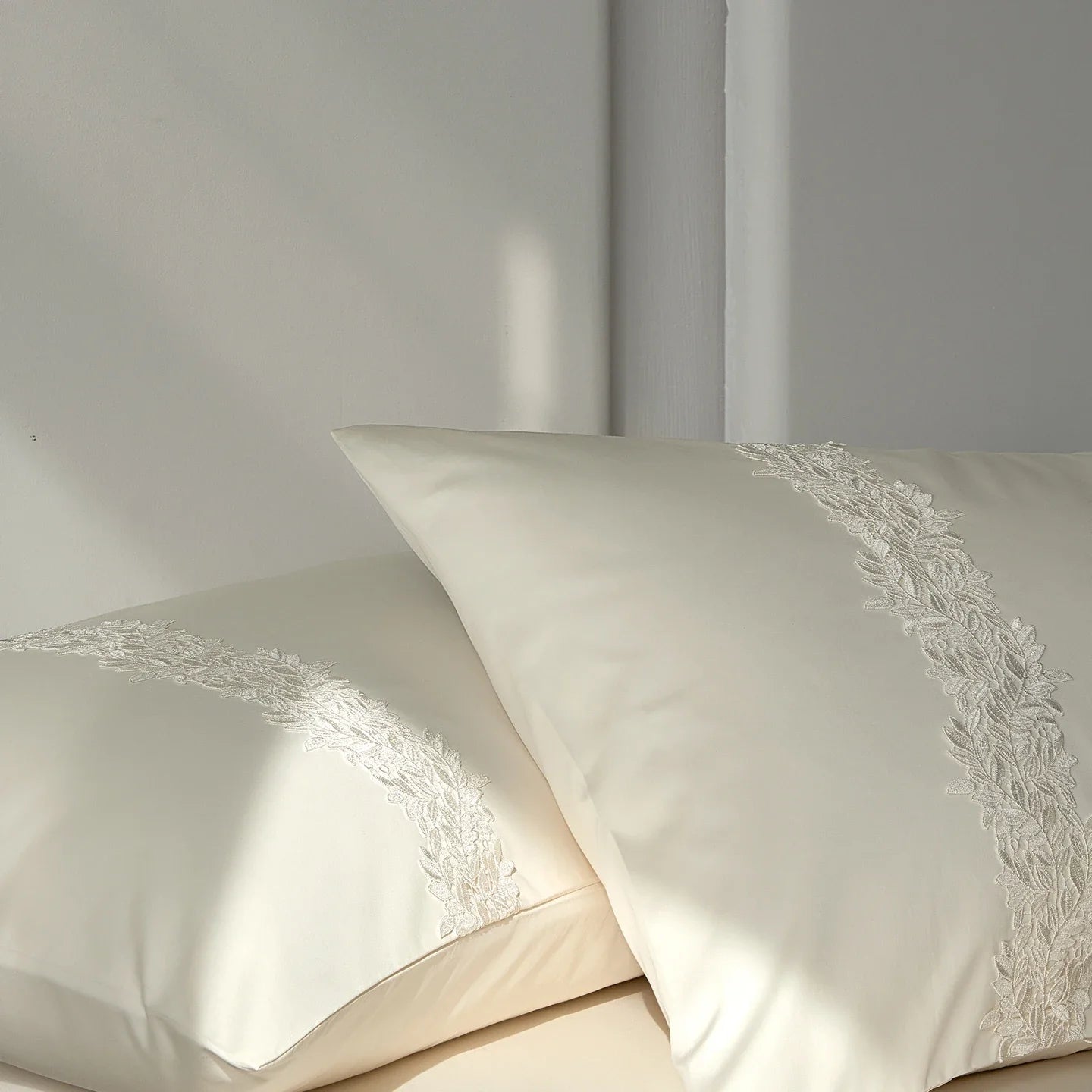 Elegant French Lace Solid Color Luxury Bedding Set