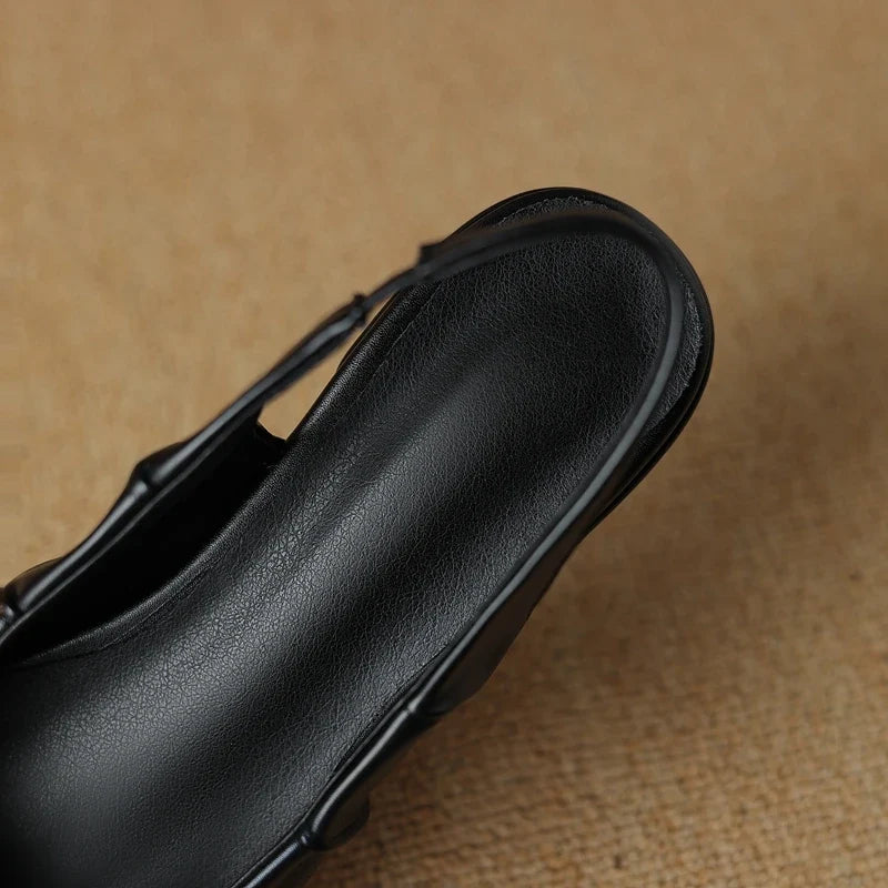 and pointed pleated toe cap comfortable mid Heel