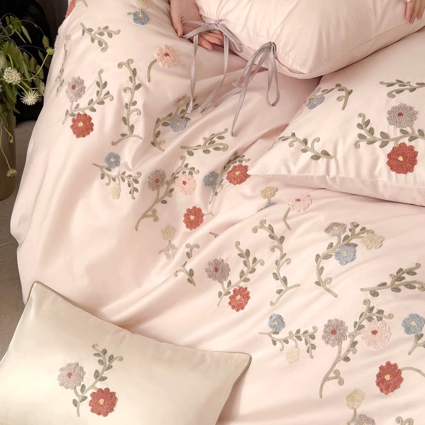 Chic Flowers Towel Embroidery Bedding Set
