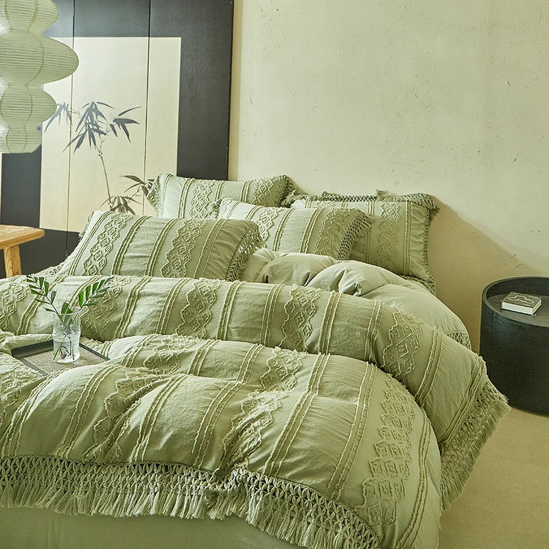 Large Tassel Style Bedding Set