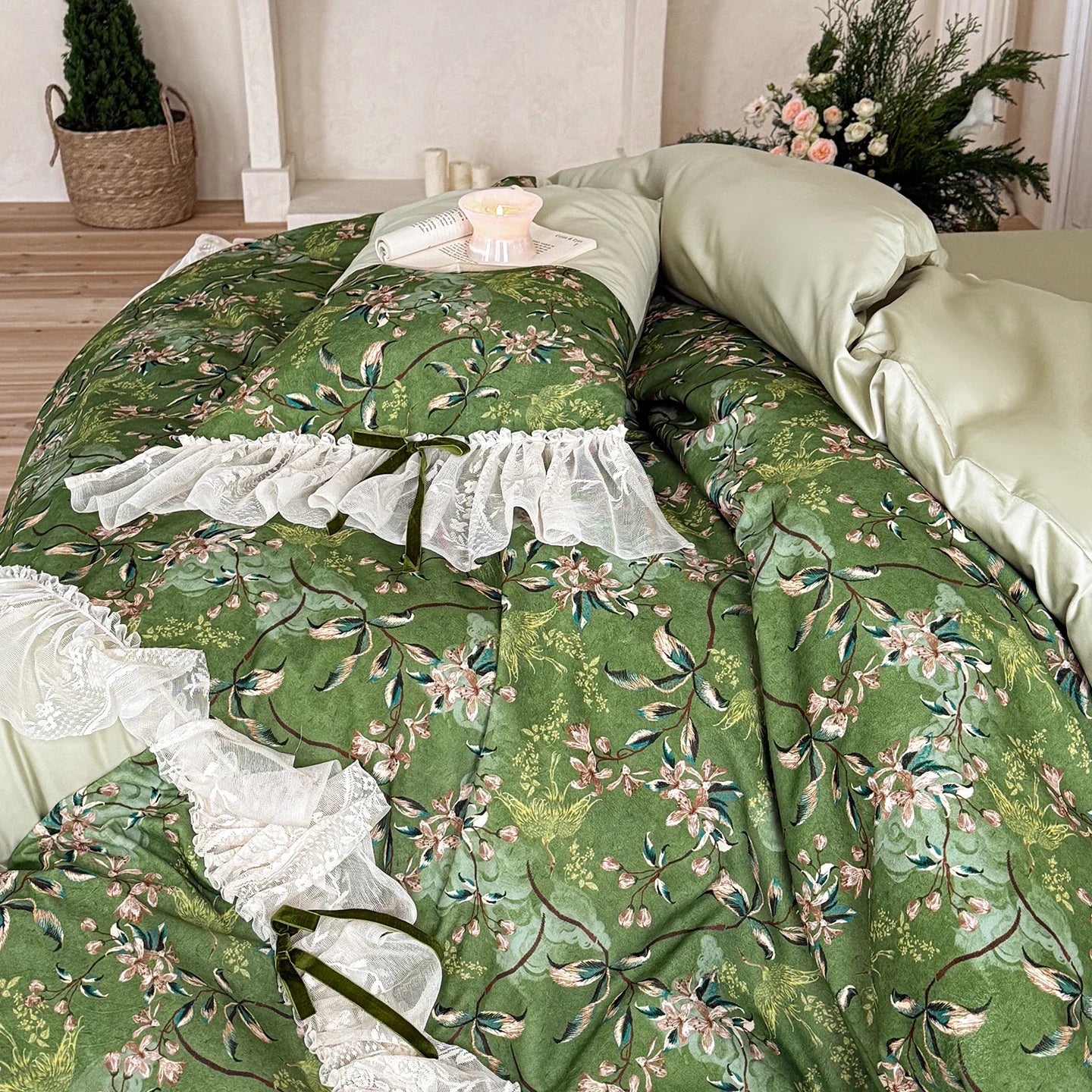 Vintage French-style Flowers Print Lace Bedding Set