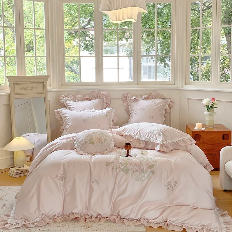 4/7Pcs Flowers Embroidery Lace Ruffles Wedding Bedding Set