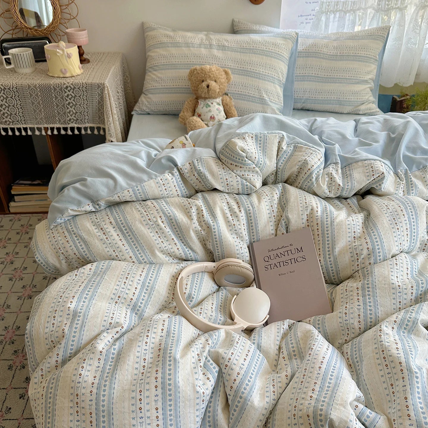 Simple Dot Bedding Sets