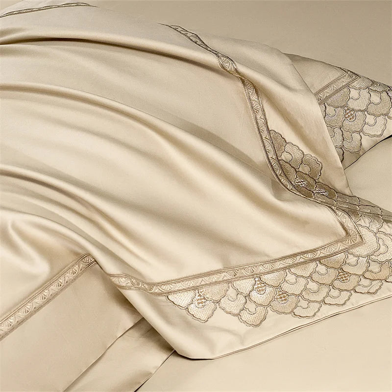 Luxury Embroidery Wide Edge Bedding Set