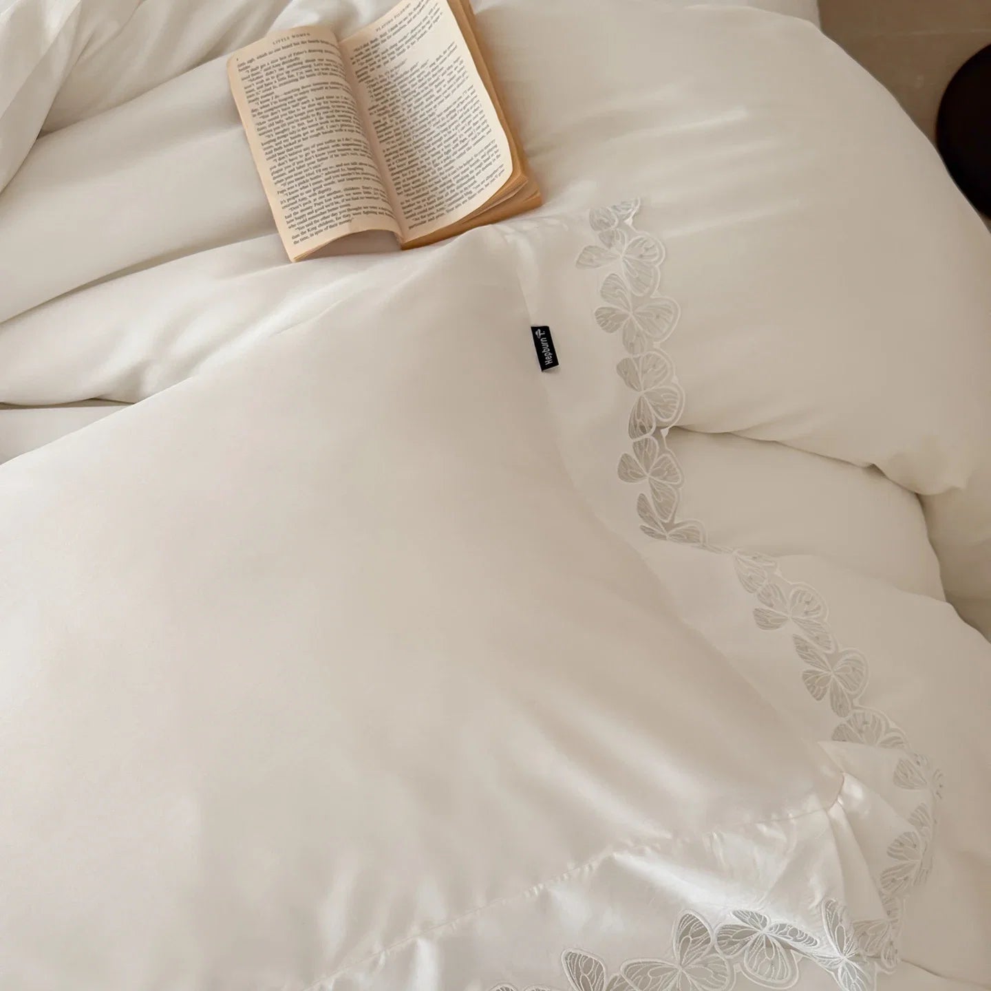 Elegant Butterfly Lace Edge Luxury Bedding Set