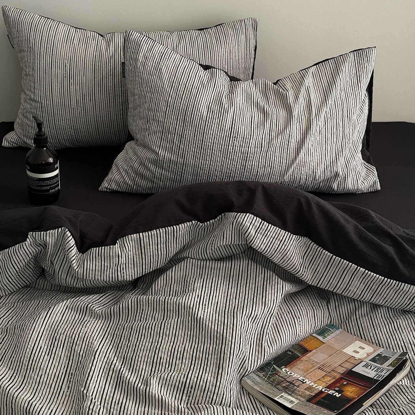 Nordic Minimalist Bedroom Four Piece Bed Set with Sheets Pillowcases Quilt Covercovers Suitable for Home Use