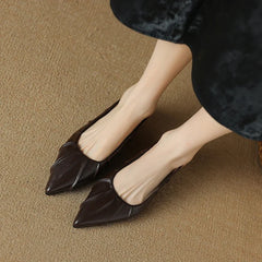 and pointed pleated toe cap comfortable mid Heel
