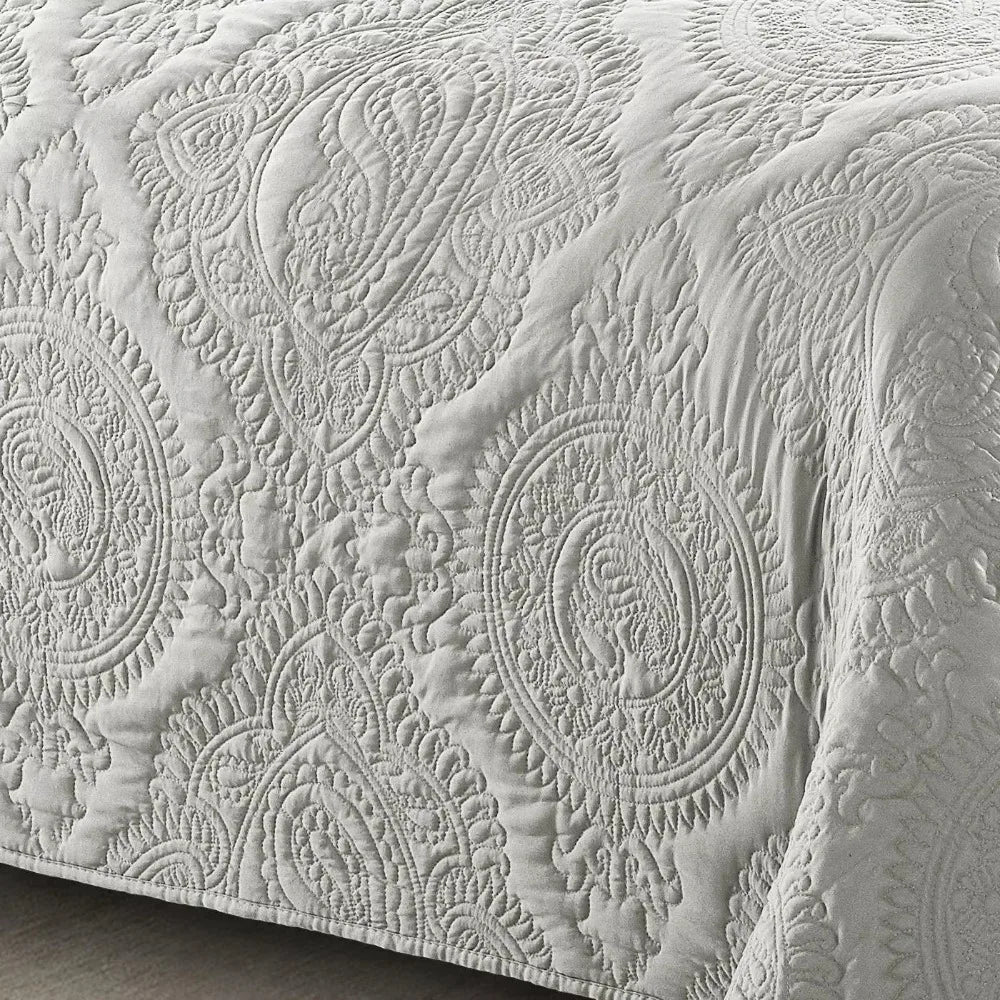 Luxury Style Comforter and Bedspread Set High Quality Anti Static Polyester with Pillowcases Breathable