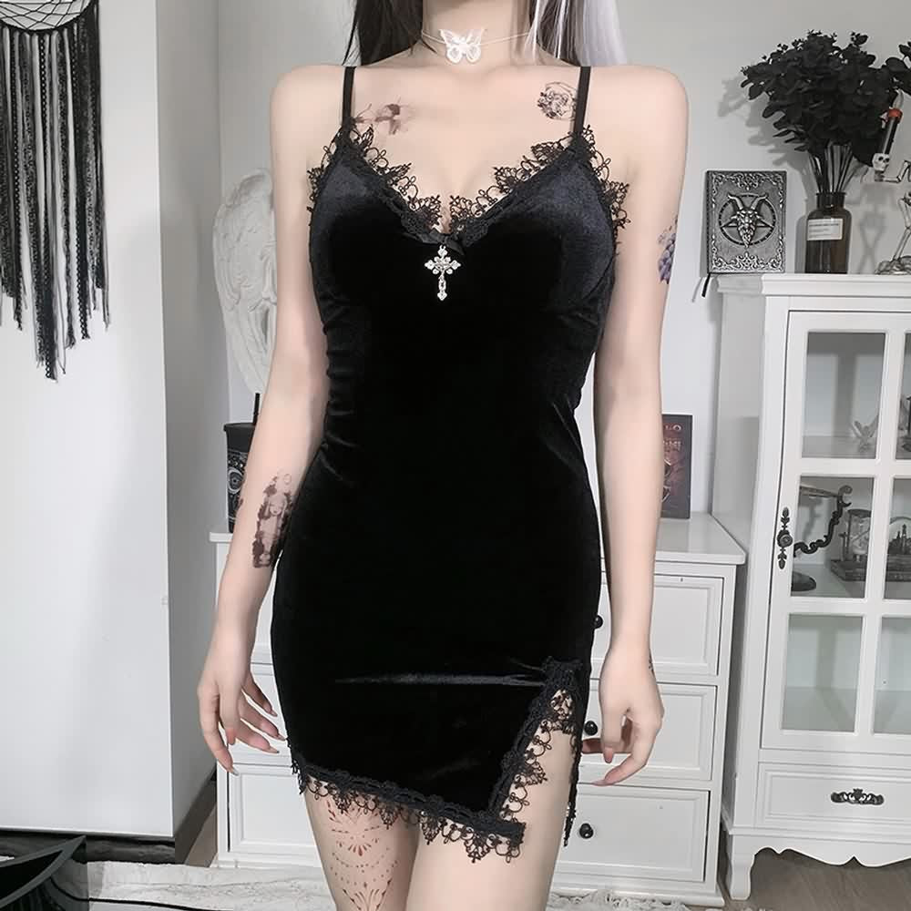 Gothic Minikleid aus Samt mit Kreuz-Spitzenbesatz und Schlitz