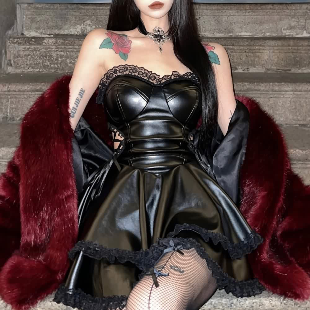 Gothic-Minikleid aus Leder mit Spitzenbesatz und trägerlosem Stufenmuster