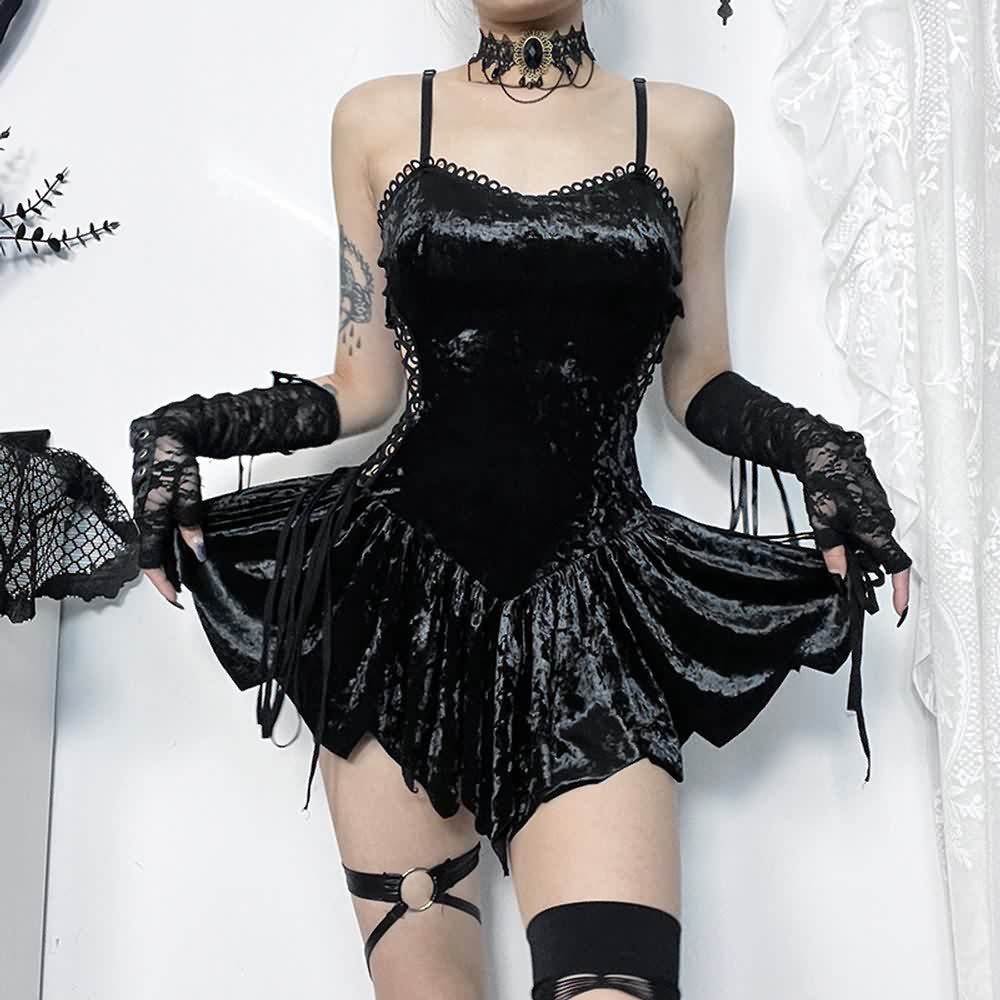 Gothic-Minikleid aus Samt mit Schnürung und Cut-Outs