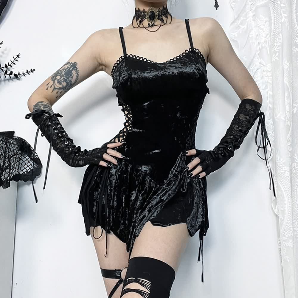 Gothic-Minikleid aus Samt mit Schnürung und Cut-Outs