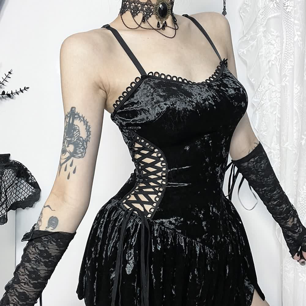 Gothic-Minikleid aus Samt mit Schnürung und Cut-Outs
