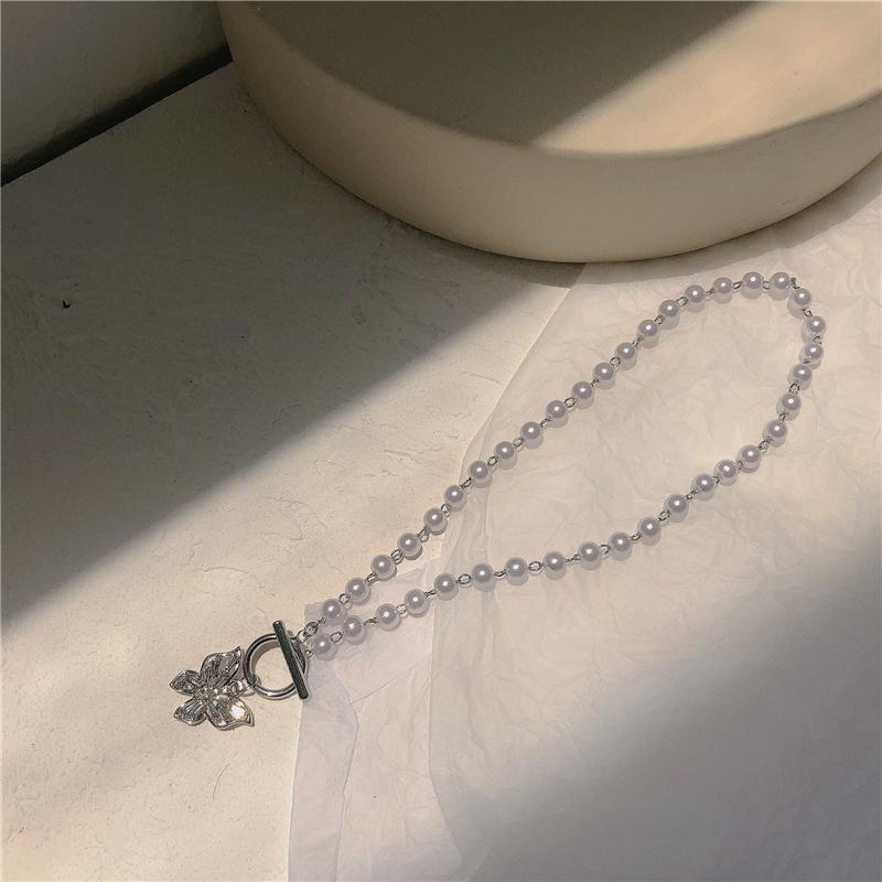 Butterfly Pendant Metal Circle Pearl Choker